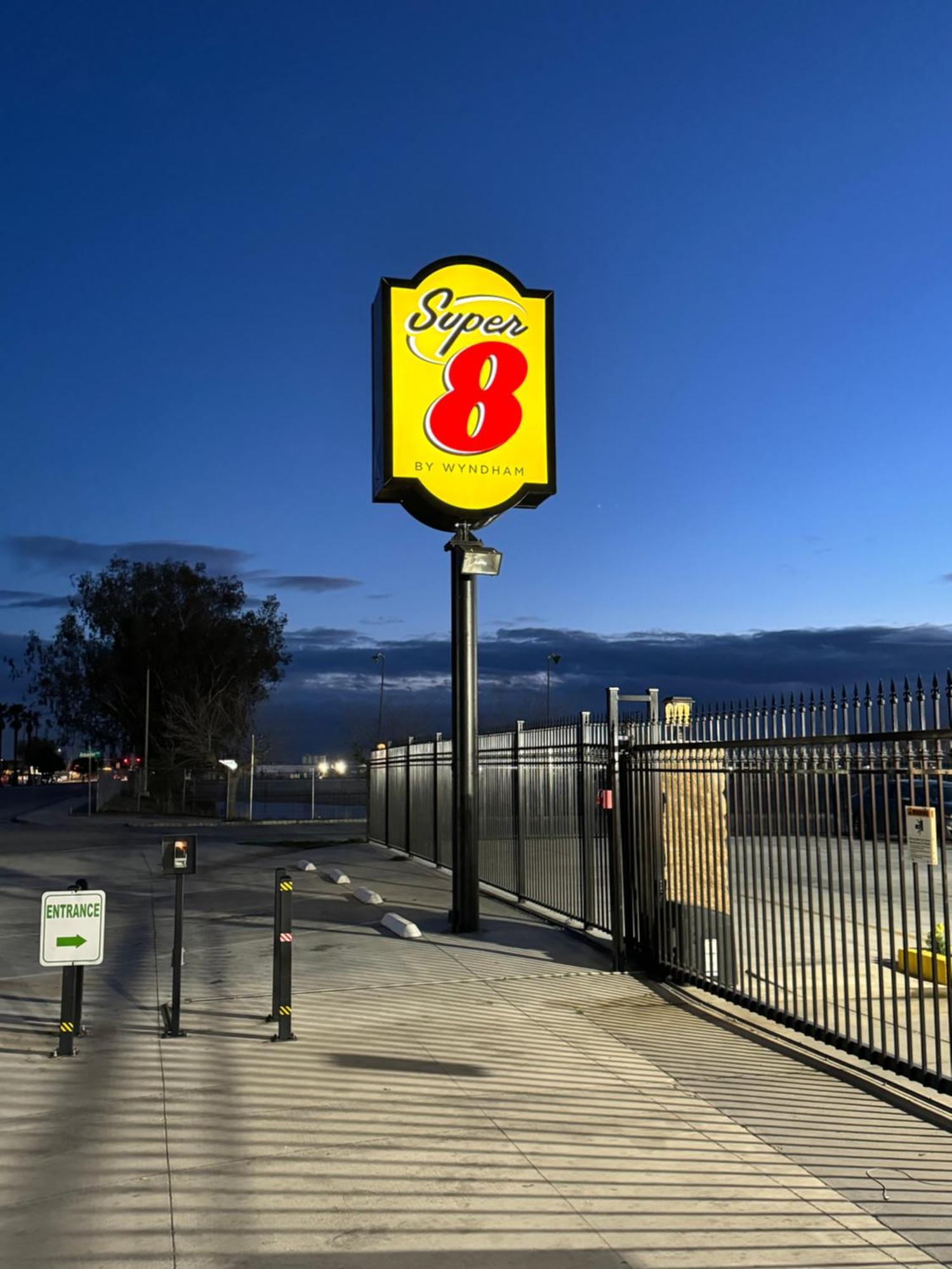 Super 8 By Wyndham Bakersfield Ca Villa Exterior photo